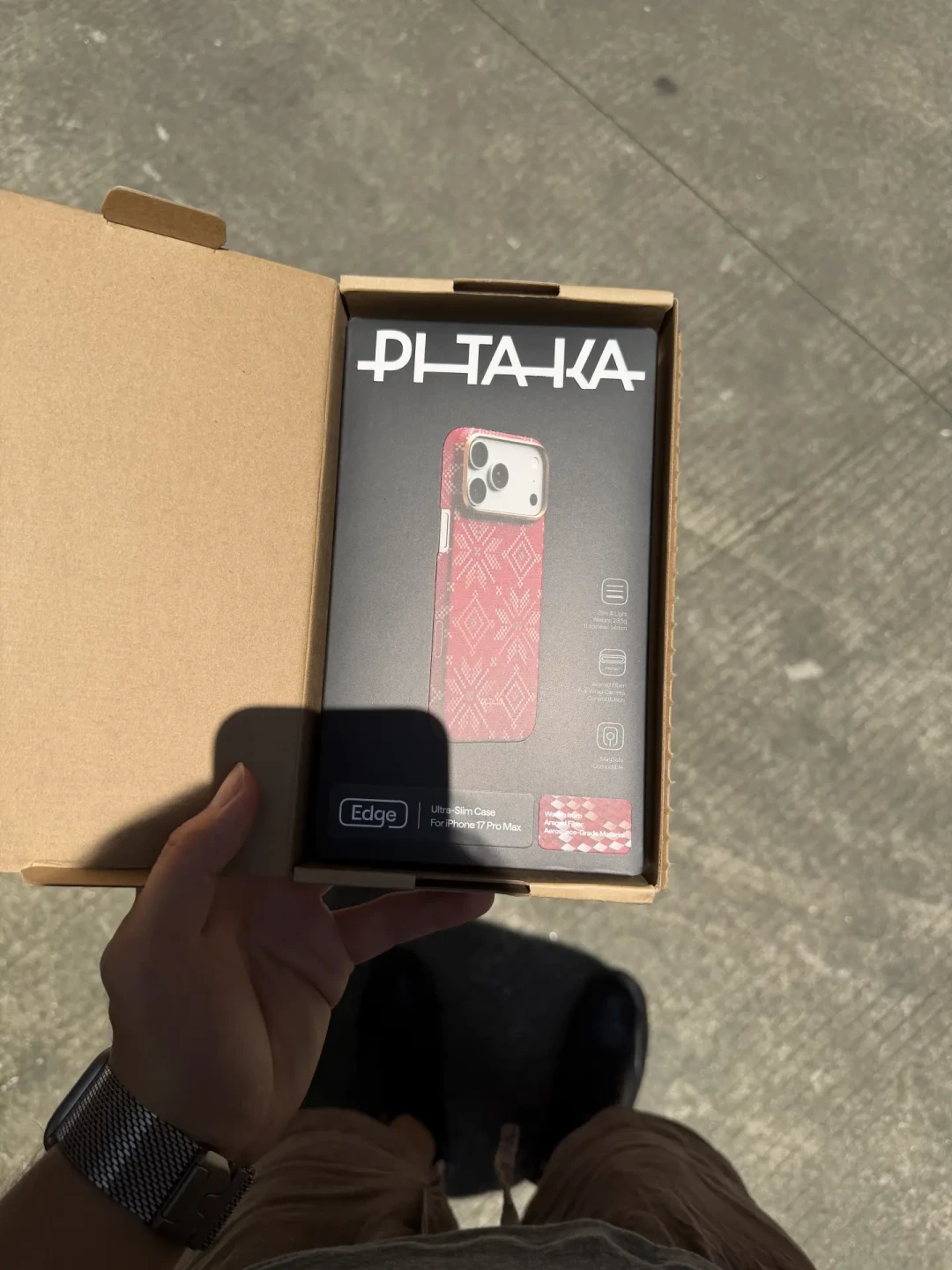 iPhone 18发布前夜，200元档PITAKA盲盒被全网扫货：对齐21条成交价与坑位实录，这波换新机的人反而别买