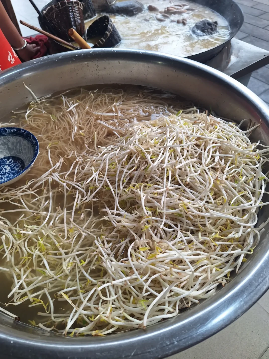 鲜肥肠跌到11块一斤,卤肠还要60:这轮下水降价只落到生料端,秋天吃肥肠前先算三笔账
