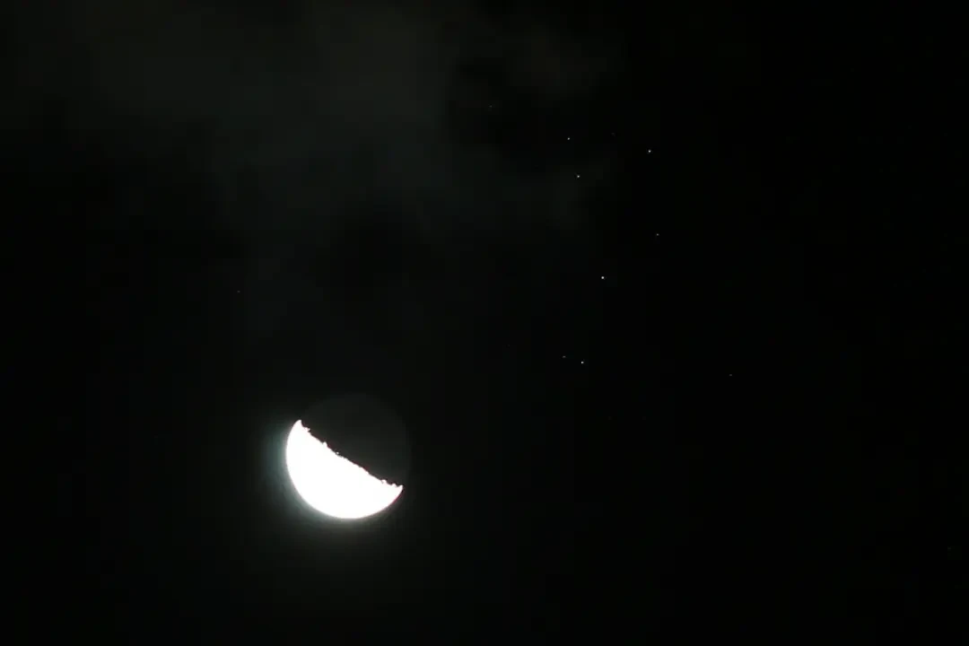 9·26海王星、11·26天王星:冰巨星冲季,三百元双筒就能全包办,但多数人会把夜晚选错