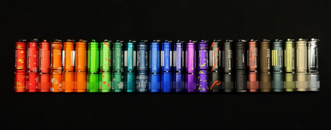 傲雷i3E两年八张皮:四十块的钥匙扣小灯做成皮肤局,电池、品控、围城三本账我摆开了说
