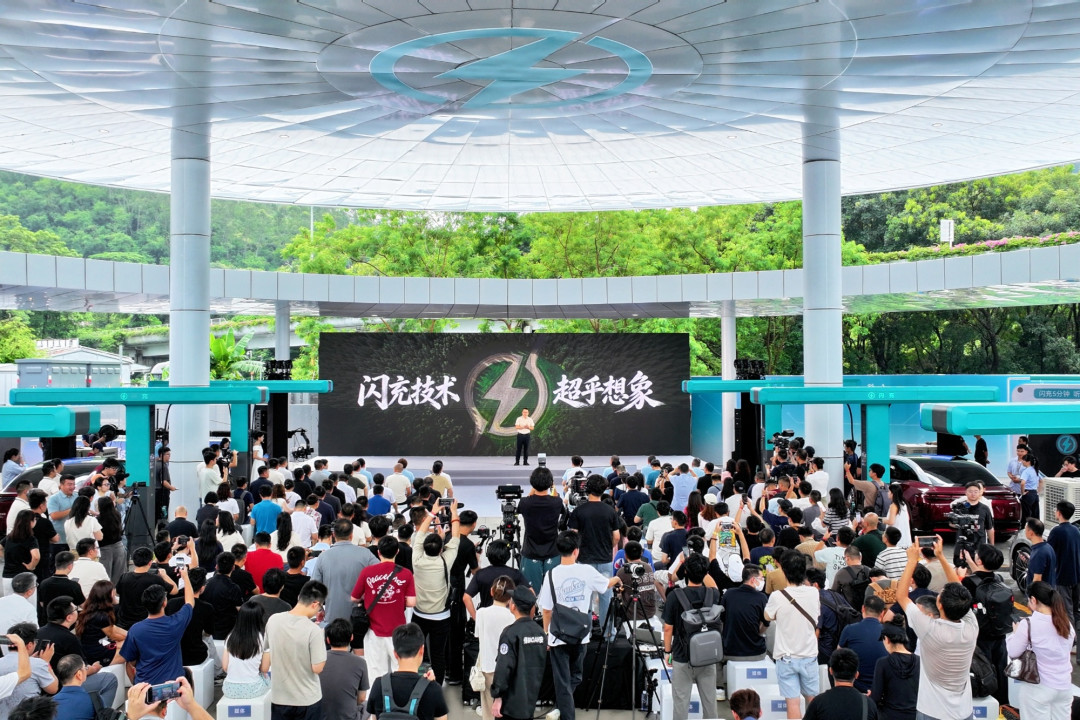闪充一次北京直达上海、花费0元:腾势D9的战报,得配上车主打5折的实测一起看