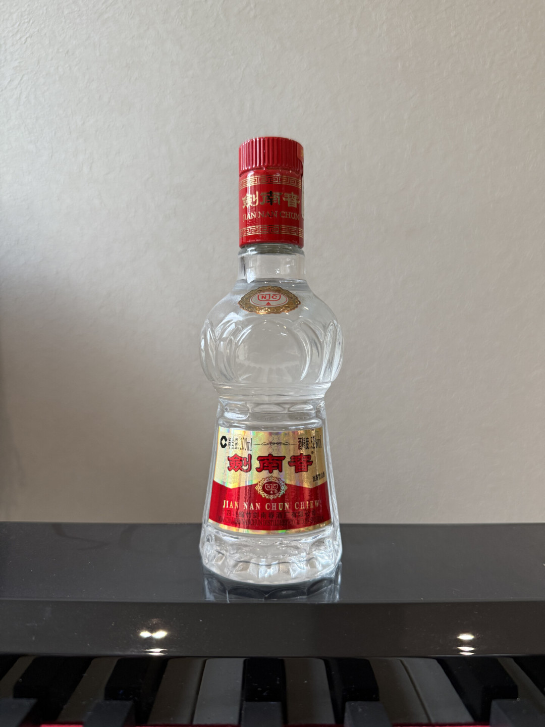 蹲了半年补货、私出69元:这瓶100ml的水晶剑小酒,每毫升更贵,为什么大家都觉得自己赚了?