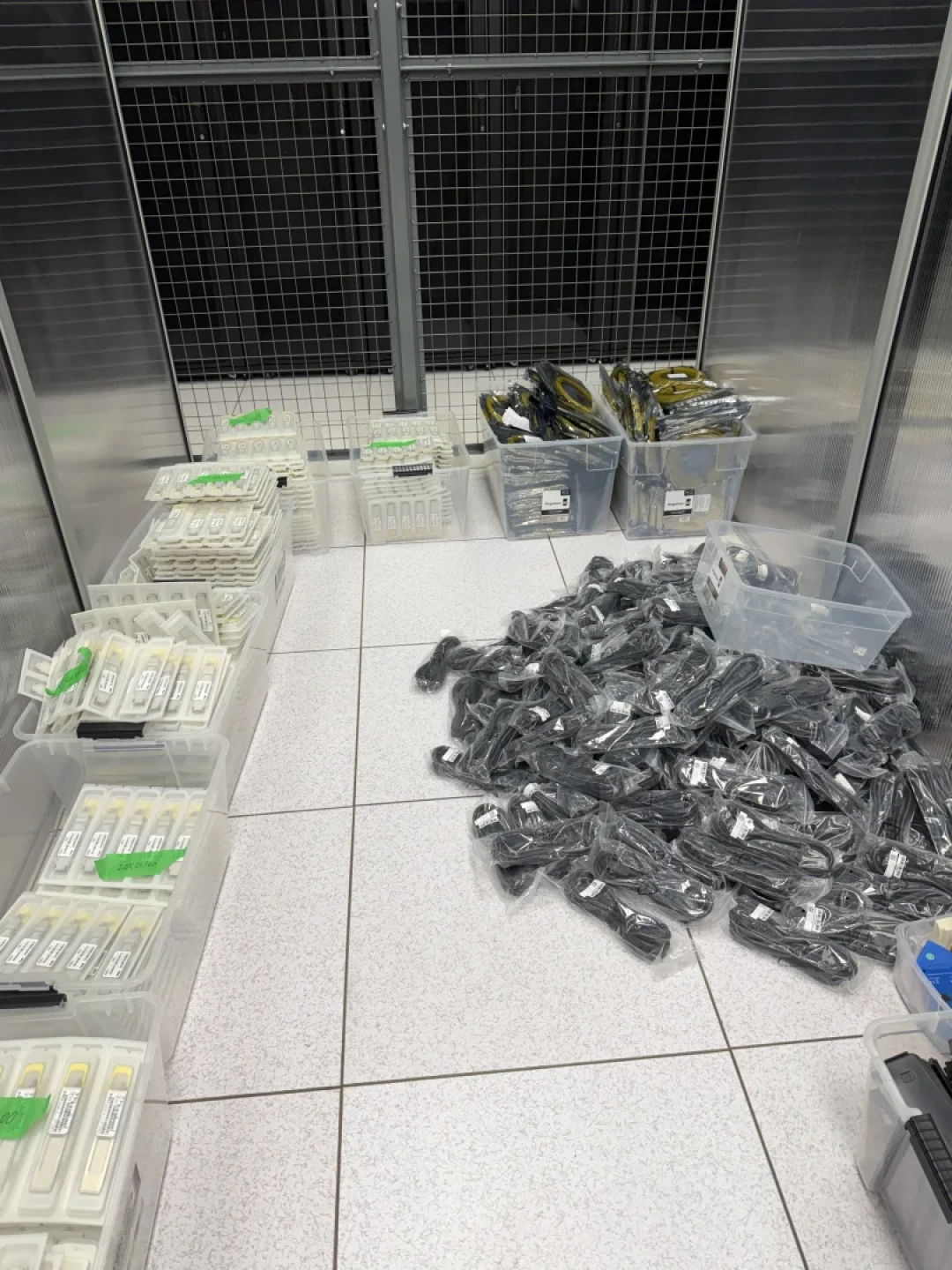 16G内存条卖到两千多、1TB固态从450涨到799：谷歌都开始拆退役服务器捡DDR4了，HomeLab这轮先对完停买、别挂、续用三张账