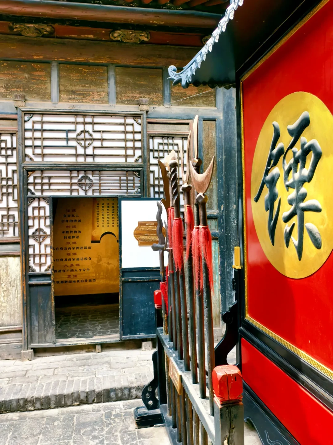 我把《笑傲江湖》里的银两全换算成了人民币:三十两是一个小店的养老钱,四十两只是见面礼