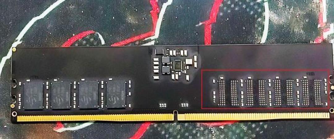 DDR5涨到去年同期近5倍，技嘉600/700/800系主板已能吃“只焊半排颗粒”的内存：实测带宽真腰斩，但8+16混插有笔反直觉的账