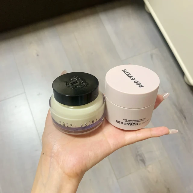 贴贴霜扎堆刷屏秋季底妆帖：配持妆粉底越用越卡粉？我把投放矩阵和真实反馈算了笔账