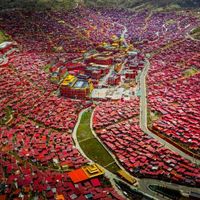 30块的票不能再用手机抢了:核完2026三次改规与二十多条在路实录,国庆去色达先算清这三本账