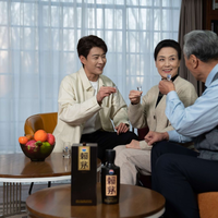 传承蓝只在电商、传承棕只在加油站：两瓶赖茅差出的79块，不在酒体里，在股东名单里