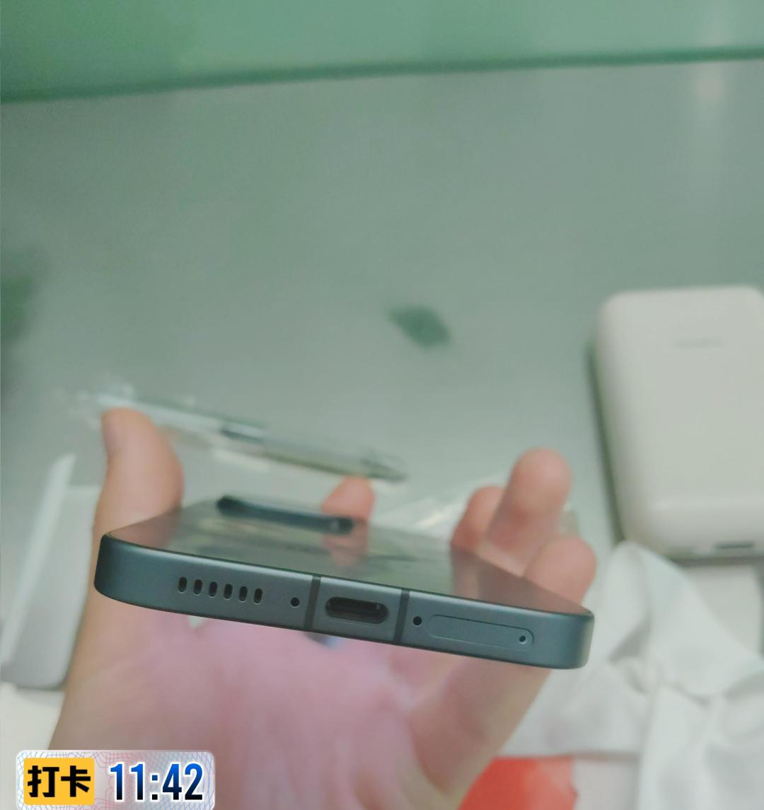 420块的Neo3、2800的iQOO13:涨价潮里,二手iQOO的价位段地图与「传家宝」过滤法