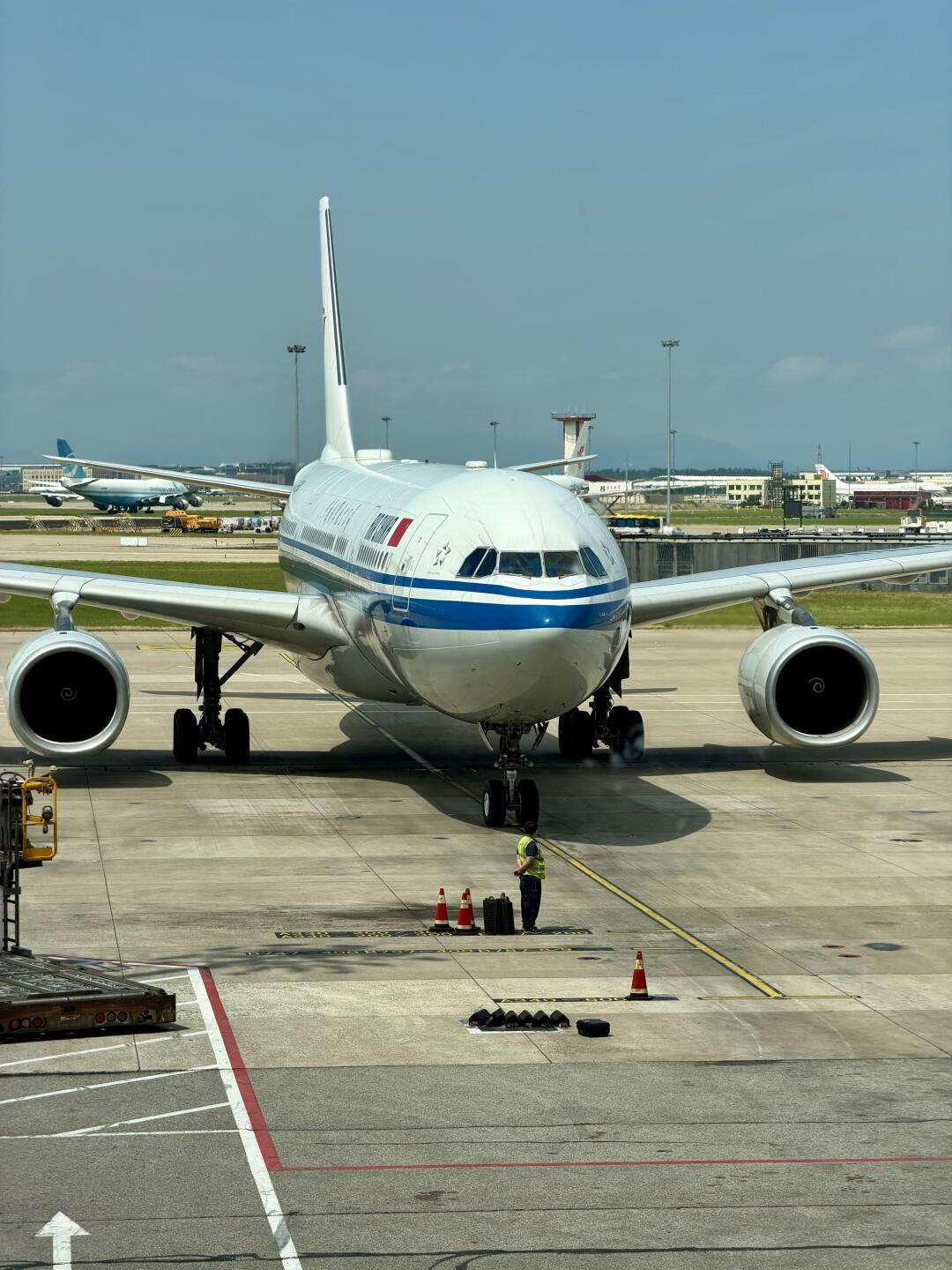 英国空管瘫痪把国航旅客困在欧洲:这次真不赔现金,但从欧洲出港的国航延误,600欧是有人领到过的