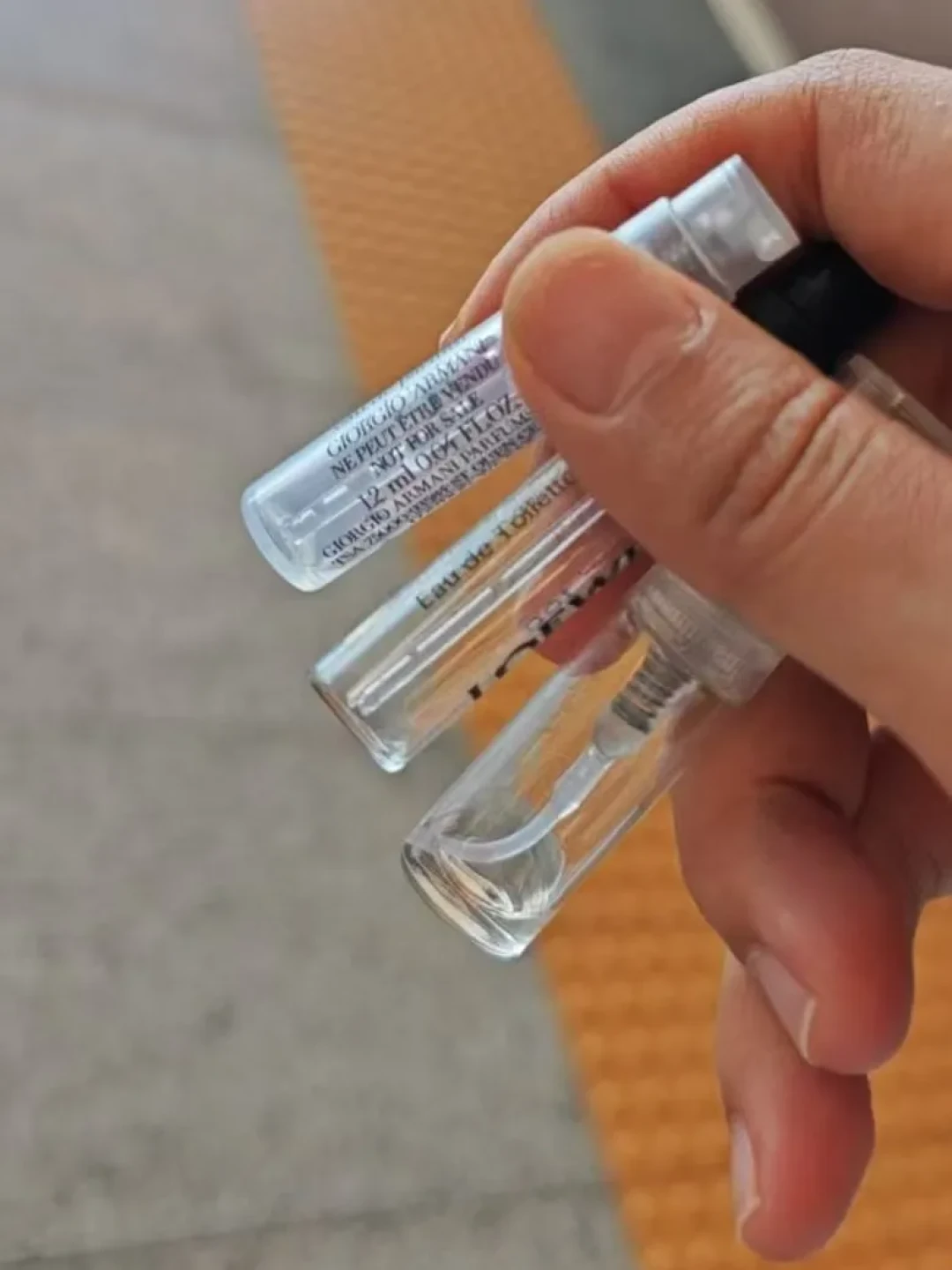 能带2个打火机，带不走2支1.5ml香水小样？对完目录原文和这半年十来条被拦帖，安检数的是