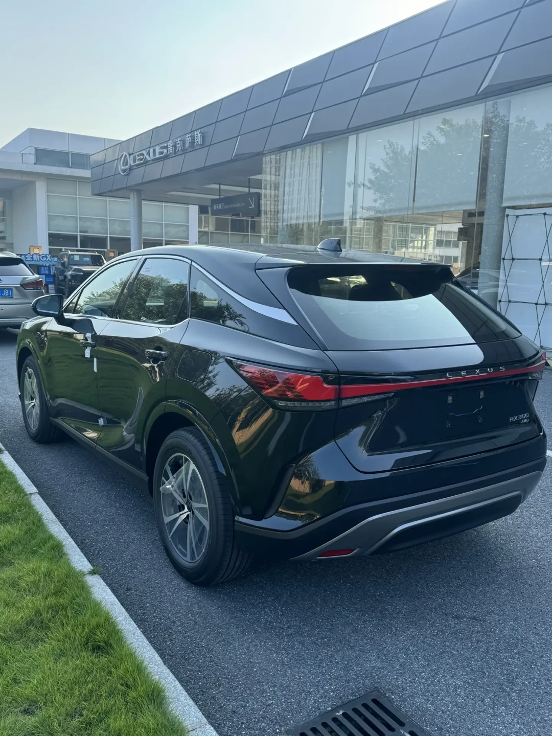 ES200全款19.89万、RX300清库“20米”:外地车不给免费保养的9月,跨城捡雷克萨斯前先算三笔账
