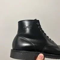 想养一双Danner？先看它是什么皮：翻完一年全网旧化车主帖，「旧化」和「又旧又丑」是两种命，「买错皮」才是第一个坑