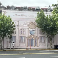 花知晓"审美降级"把珀莱雅架上热搜：路透图不是最终量产、换董事长没换创意班底——冲新品前先算清三个钱包