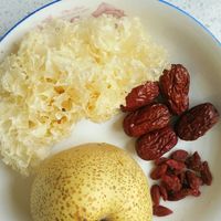 白露后嗓子干、嘴起皮：银耳露、秋梨膏、加湿器，哪些钱是润燥，哪些是交税