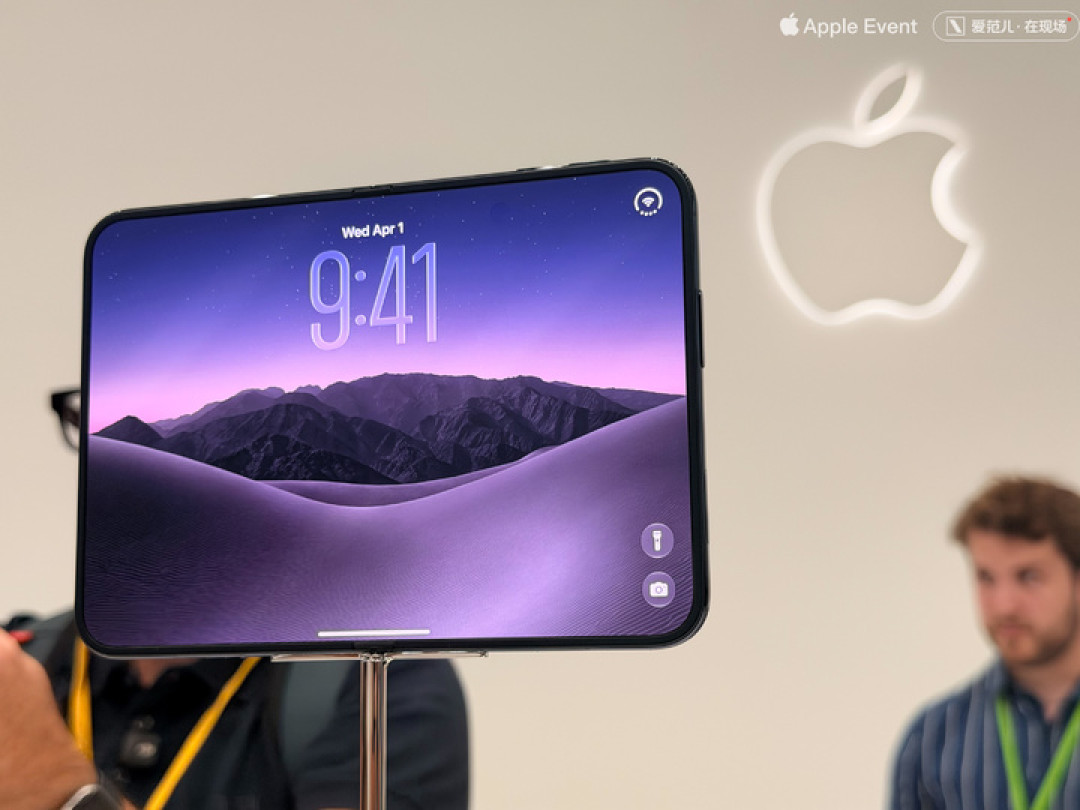 iPhone Duo 首发上手：唯一值两万元的折叠屏