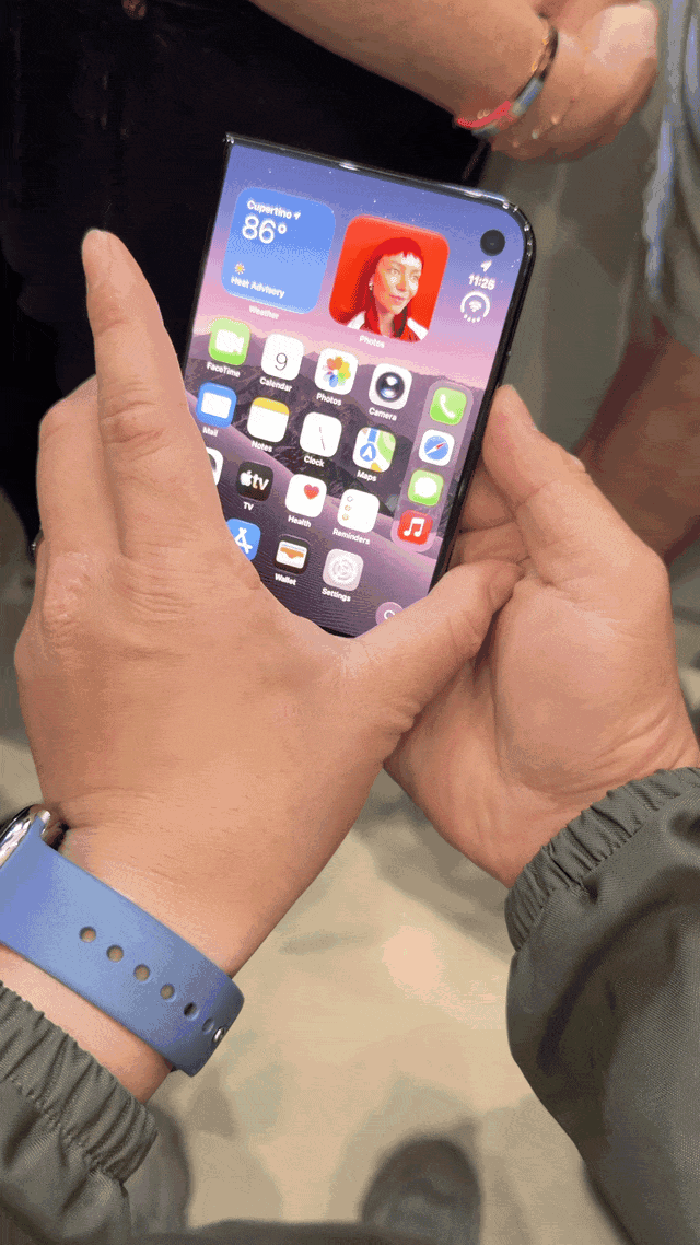 iPhone Duo 首发上手：唯一值两万元的折叠屏
