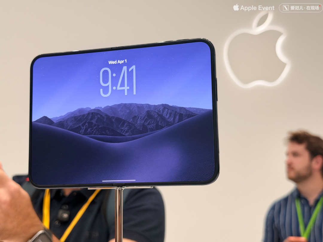 iPhone Duo 首发上手：唯一值两万元的折叠屏