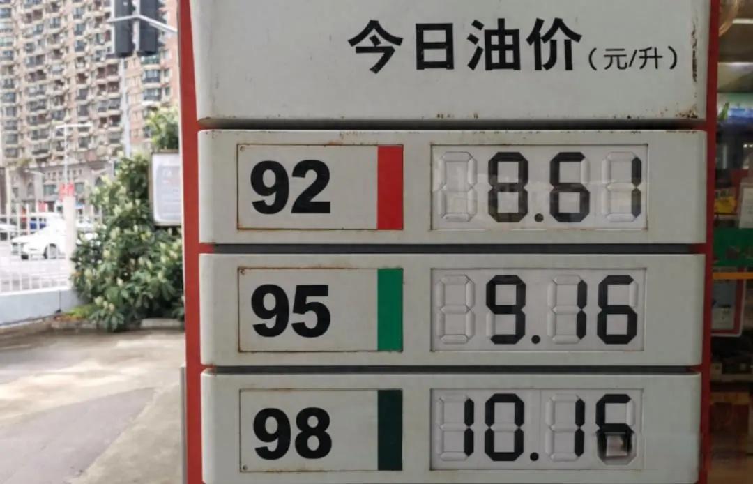 燃油车真的卖不动了吗？份额大缩水下，油车将转向特定场景
