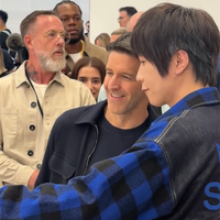 五月天阿信穿水果西装参加苹果晚宴 晒出和新CEO特努斯合影  发文点评苹果发布会 