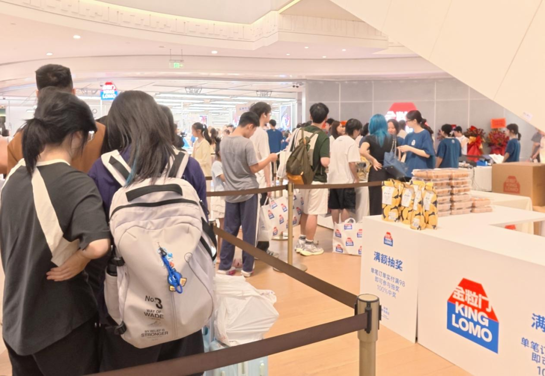 排队100米,年轻人疯抢“散装山姆”