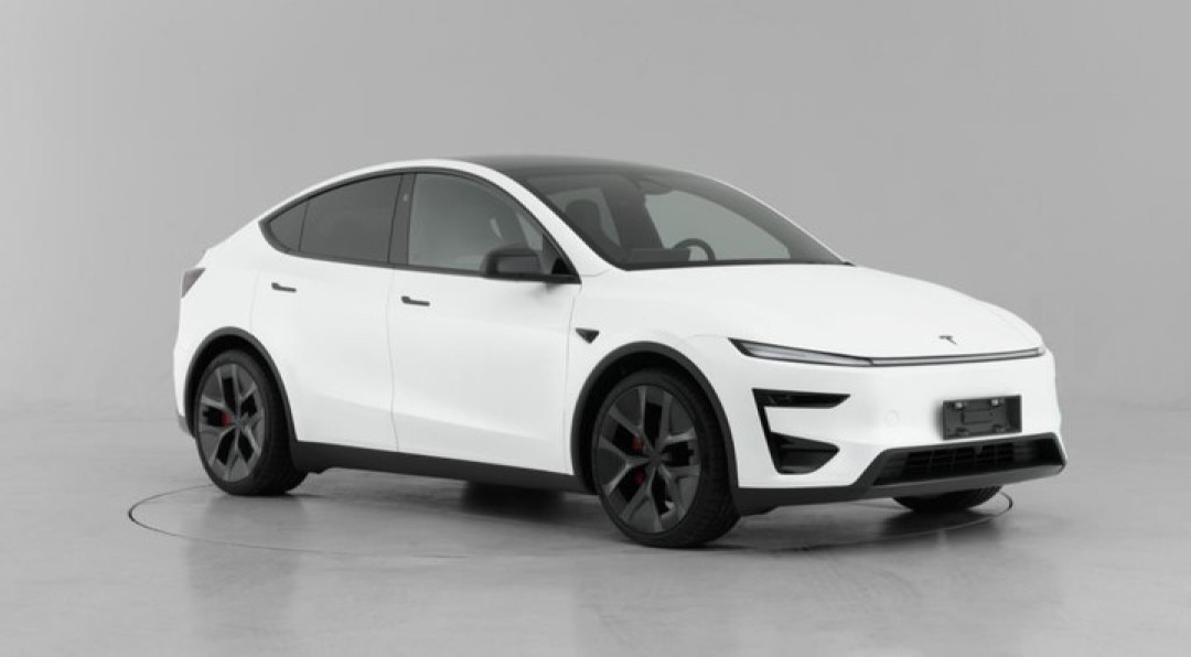 理想 i6 换上中创新航电芯，极氪 9X 光辉、Model Y 性能版现身，9 月新车提前看
