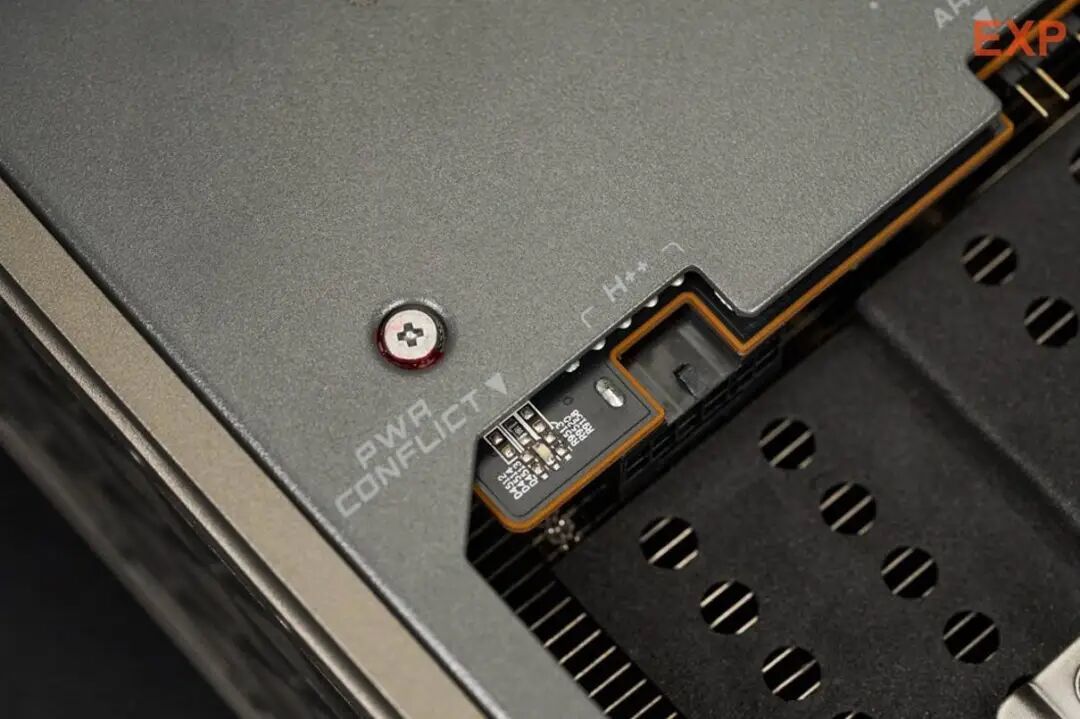 4K光栅游戏领先8%！蓝宝石氮动RX 9070 XT无畏巡回定制版评测