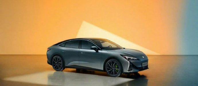 极狐αS5激光雷达版曝光，15万级纯电轿车市场要变天？