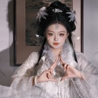 21岁景区NPC一次打10支玻尿酸：她的焦虑是真的，但心不靠"填"的