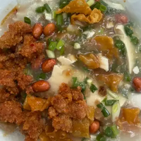 乐山豆腐脑调味平衡，咸香顺滑搭配酥肉绝佳