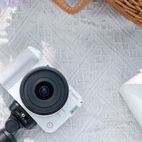 佳能R50V，半画幅微单怎么选？功能全面不复杂，新手能拍出好色彩
	