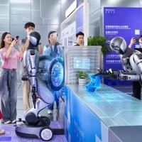 AI新经济普通人参与指南,两条路径比学大模型更实用
