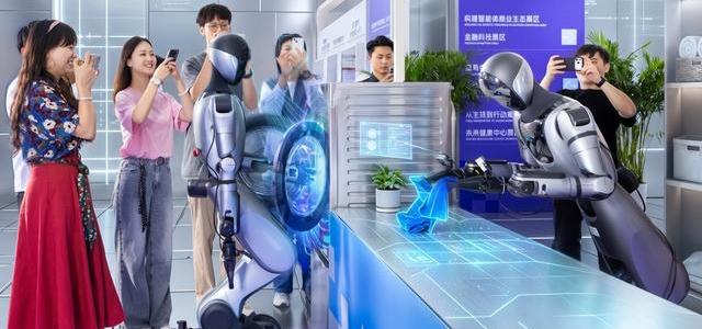 AI新经济普通人参与指南,两条路径比学大模型更实用