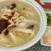 吃泡馍烩面必须就糖蒜！游记泡馍烩面城这顿饭，俩人吃到见底!