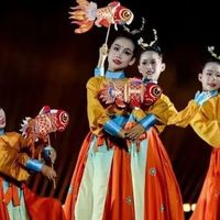 一支啦啦队让延吉冲上热搜：一条“奶奶裤”，带火一座城