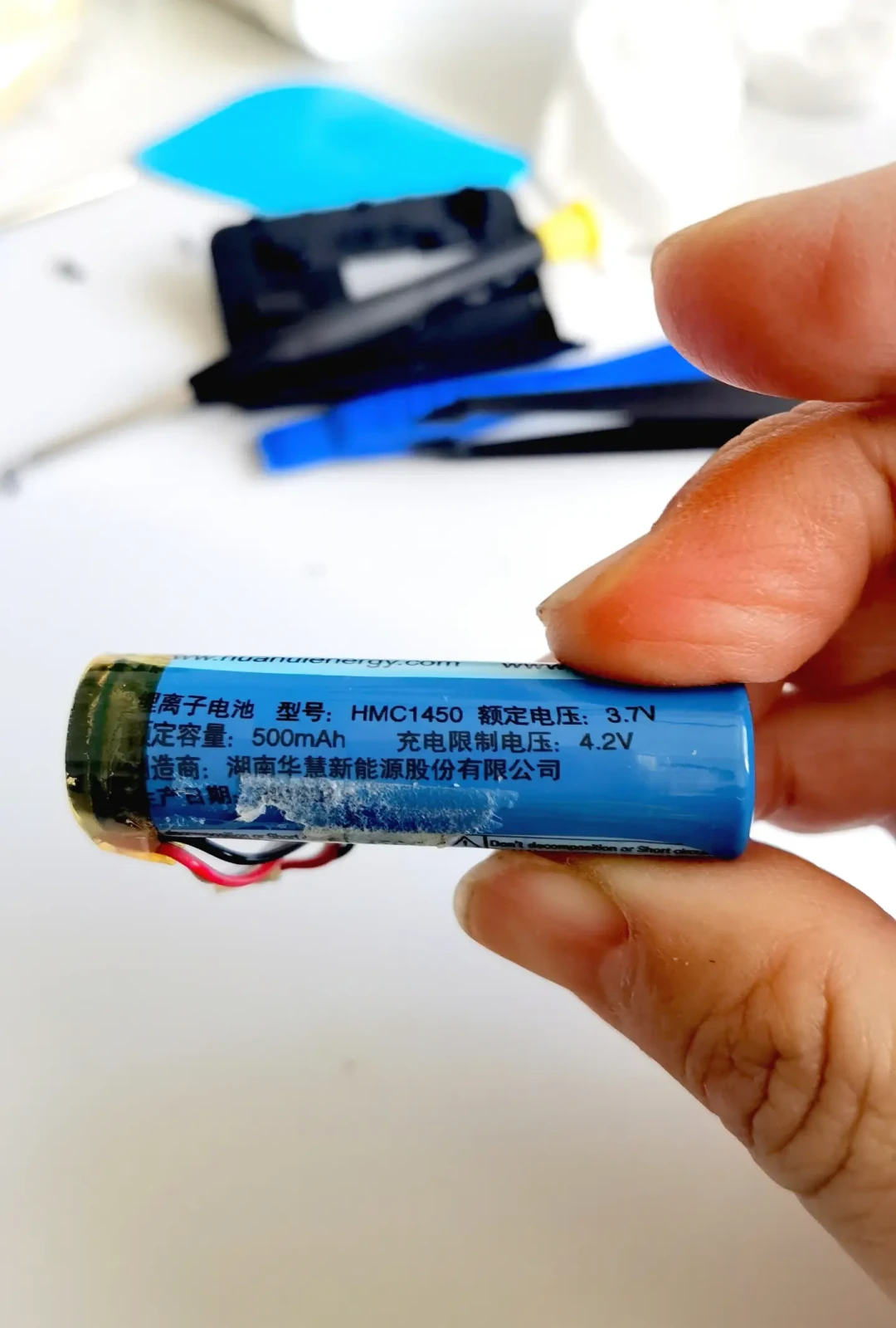 70迈的壳子里拆出一块起鼓锂电池:老机器车主,先自查这4件事