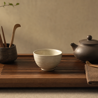 距中秋15天，茶圈开始给咖啡因"上仪表盘"：一半人囤着"茶类咖啡因排行"，一半人夜里照样瞪到三点——对完5份互相打架的版本表、3条2026年的行业动态和一条195条评论的"倒头道"视频，能信的3个数字、不用追的3个免费午餐、下单低因茶前的3问，赏月席前一次说清