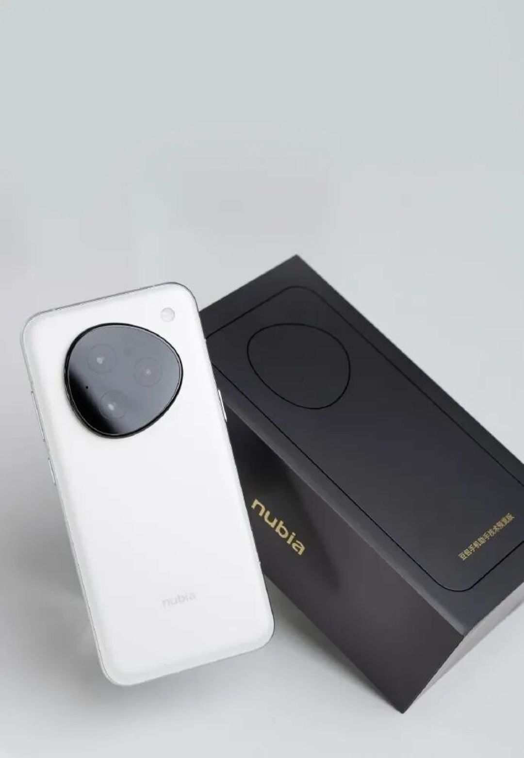 鸿蒙7、努比亚豆包手机、小米MiMo这一周抢发“AI替你干活”，但智能体手机留存率不足10%、跨App还被支付宝拦——先按“能不能撤回”把活分3档，再决定交多少权限、要不要换机