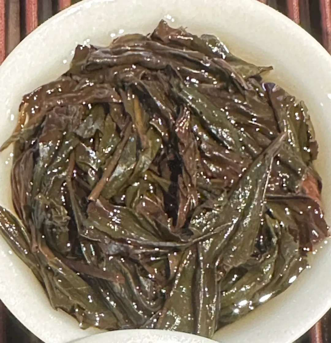 距中秋15天，武夷山焙火季到了最忙的时候：一半人守着茶商的