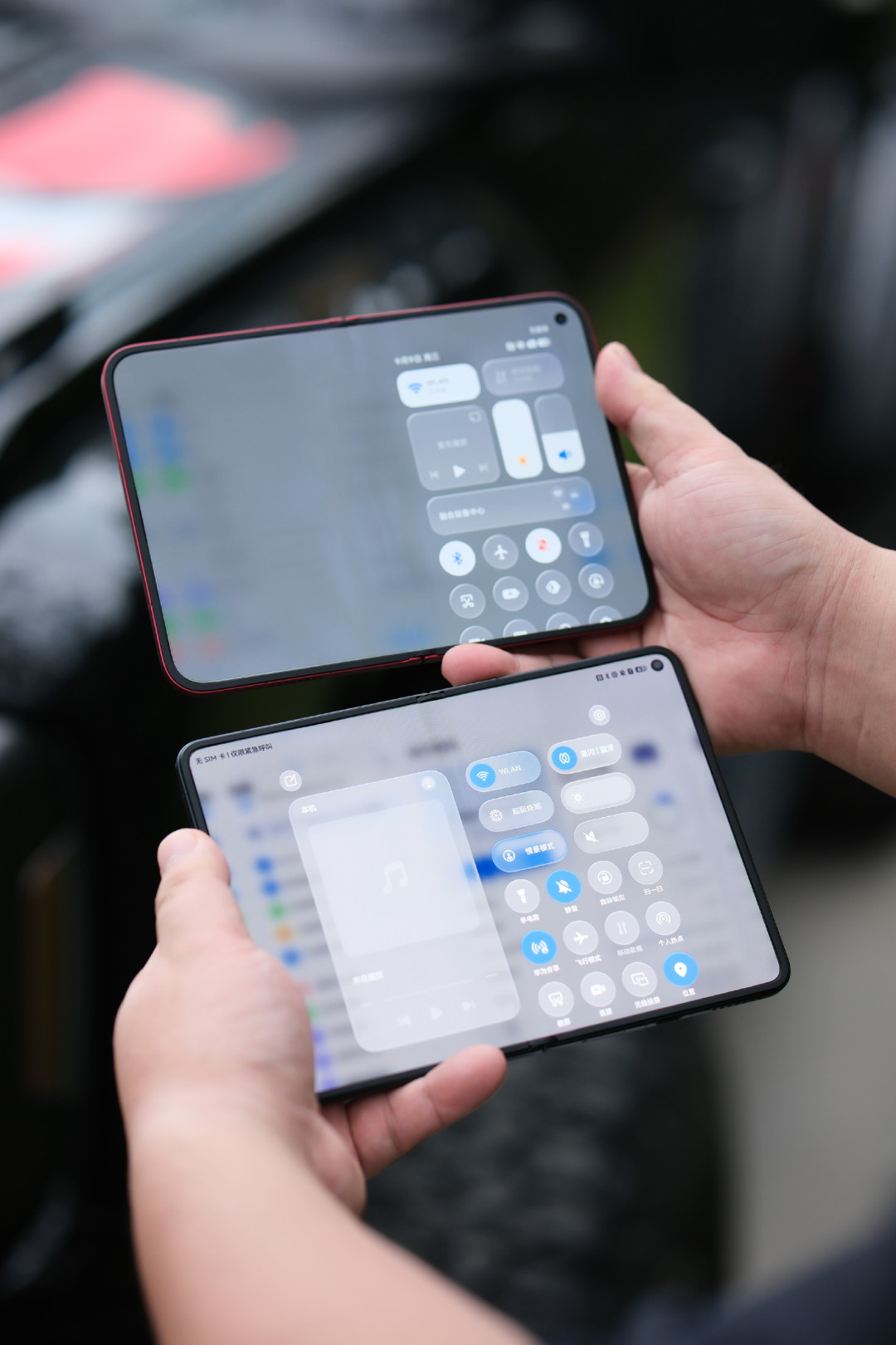 小米18 Fold开售、iPhone Duo同日凌晨亮相：万元折叠之战已经打到「适配」——对完比例、应用、生态、人群四本账，谁的大屏更好用清楚了