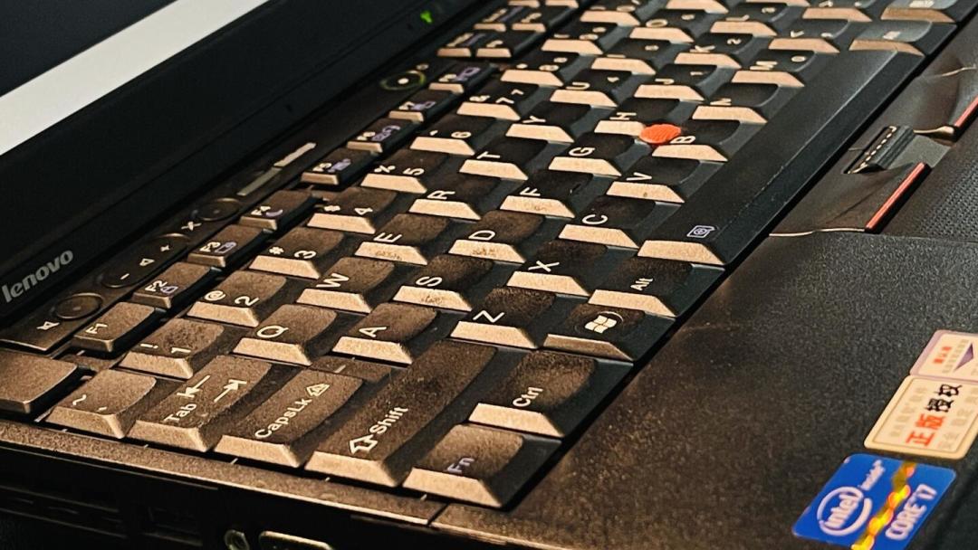 “ThinkPad最不吃压力”的帖子3600多赞，热评却说品控不如以前：核完20多条十年长寿报告，扛造是真的，但停在2018年