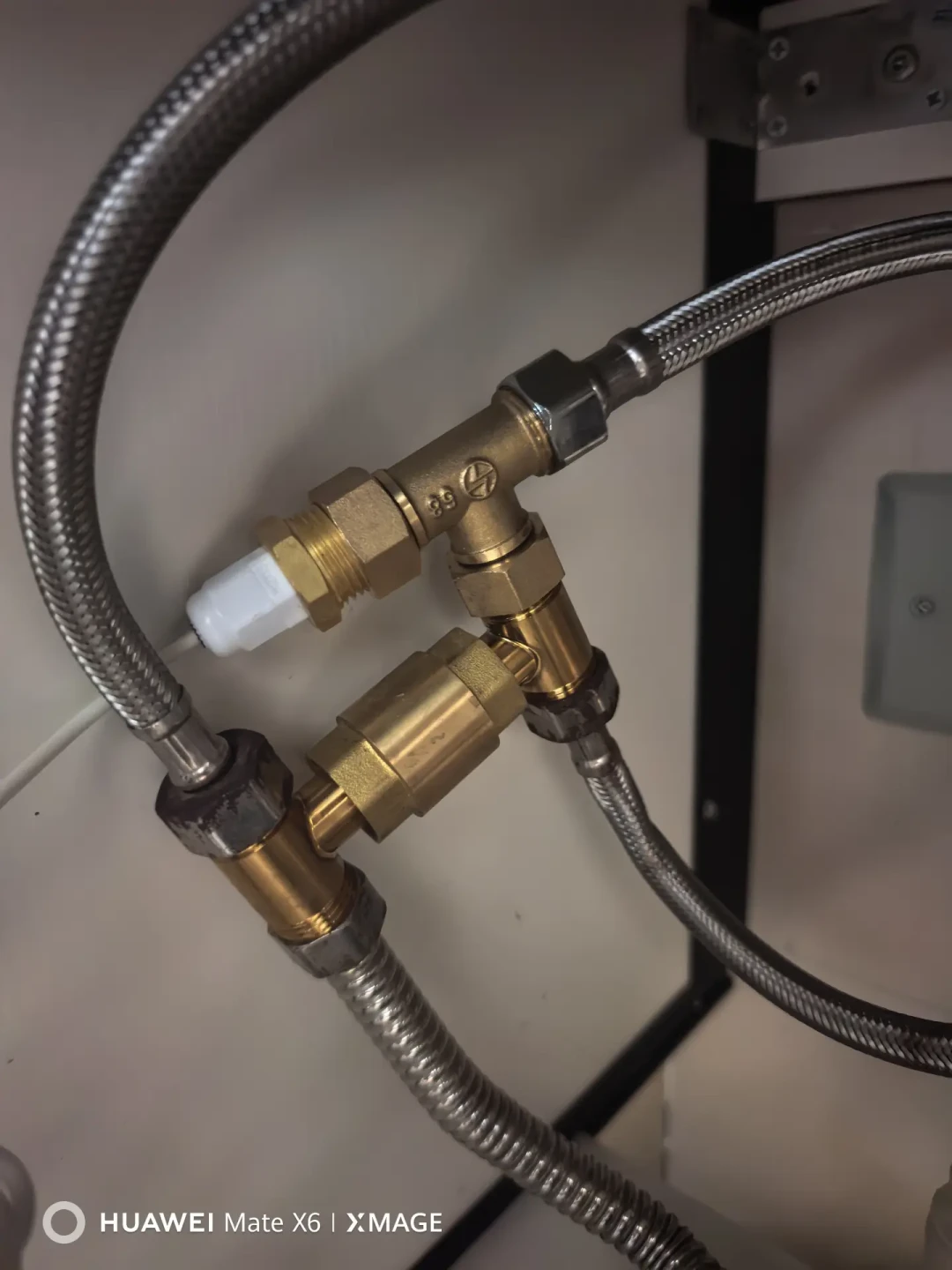 热水器销售劝你加零冷水,花洒销售劝你上恒温,没有一个人问你有没有回水管:翻完十几条串水帖和近千条评论,能不能一起用的答案,水电阶段就定好了