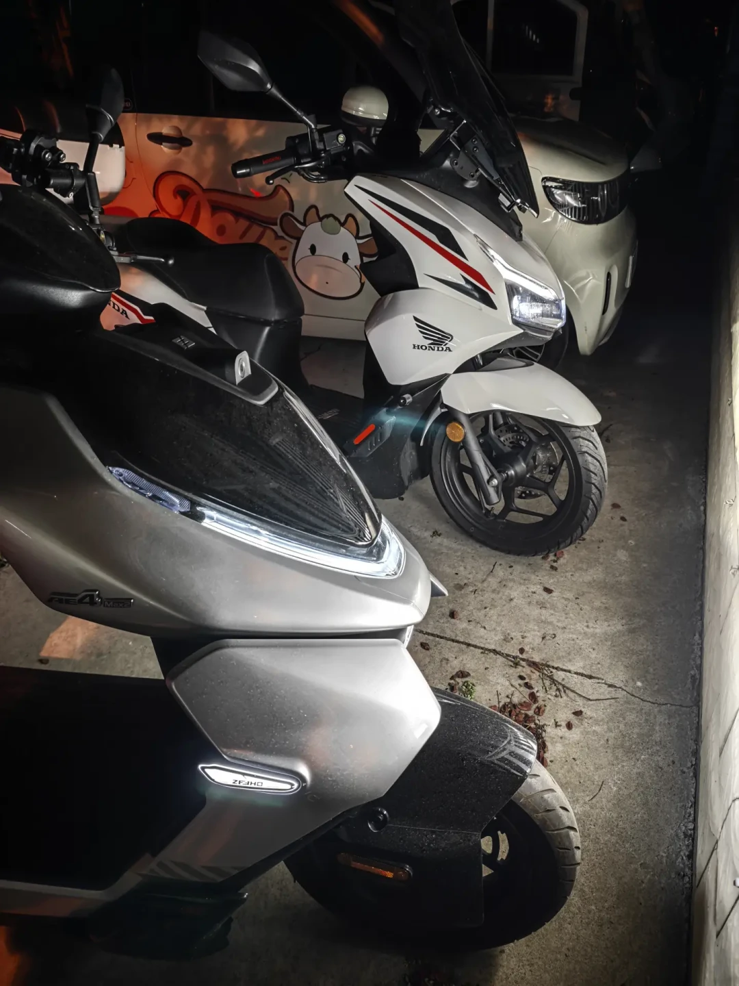 1万到2万第一台车选油还是选电,新手全在纠结:升仕150X对垒九号M5拆解视频4190条评论、8千差价和三年油电账,连牌照驾照的坑我全对了一遍