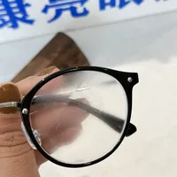 店员说蓝光伤视网膜，Cochrane综述说没差别：对完17项试验数据、国标20%门槛和依视路膜岩膜御膜致三城25-210元的防蓝光价差，这三类人该掏钱，这三类人一分别多掏