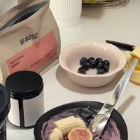 秋天第一杯奶茶被酸奶顶替了：奈雪连开三波、价卷到6块9——对完25杯热量账、70毫升酸奶判例和三条点单路线，今秋这杯怎么喝，都理清了
