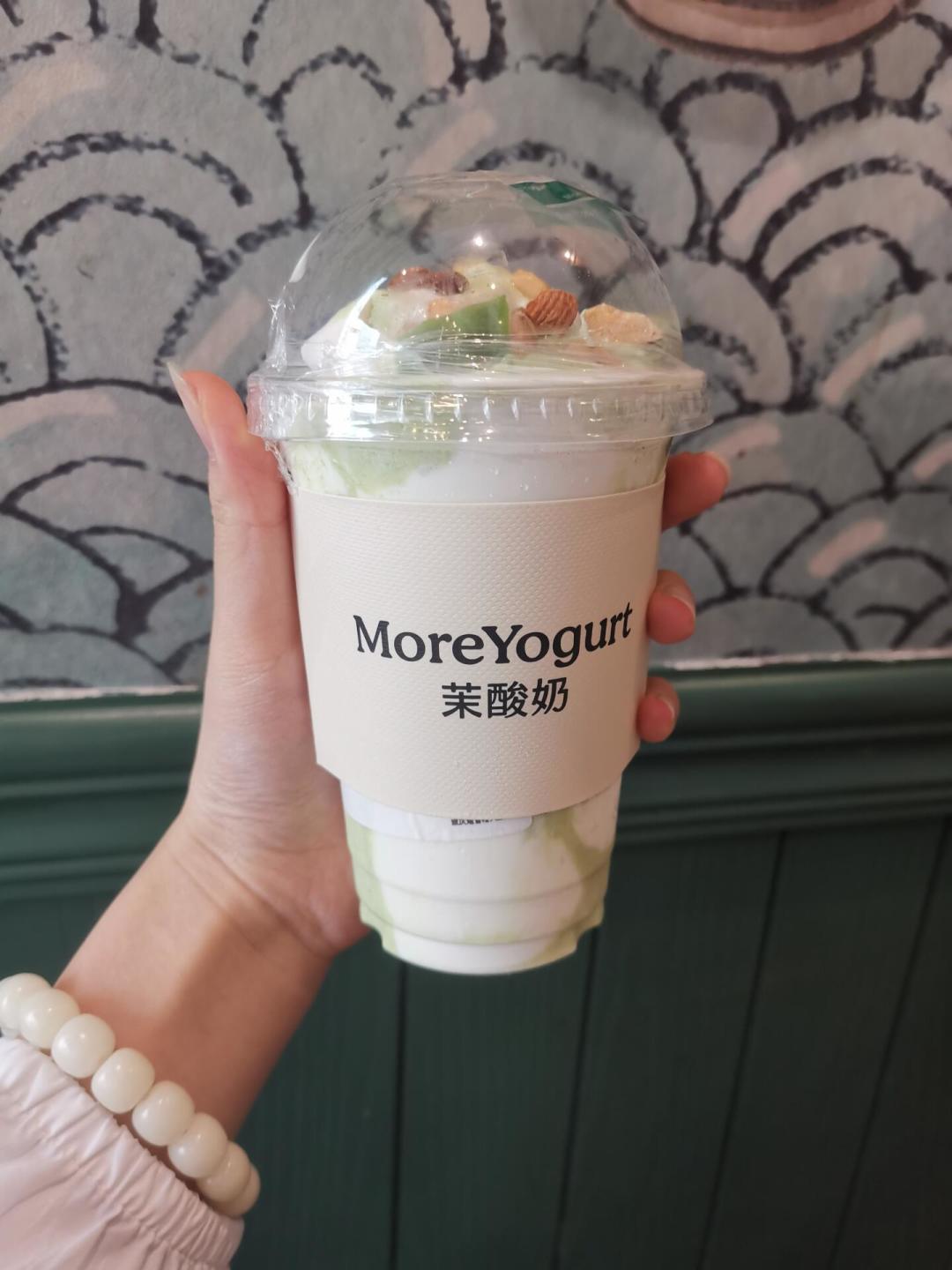 秋天第一杯奶茶被酸奶顶替了：奈雪连开三波、价卷到6块9——对完25杯热量账、70毫升酸奶判例和三条点单路线，今秋这杯怎么喝，都理清了