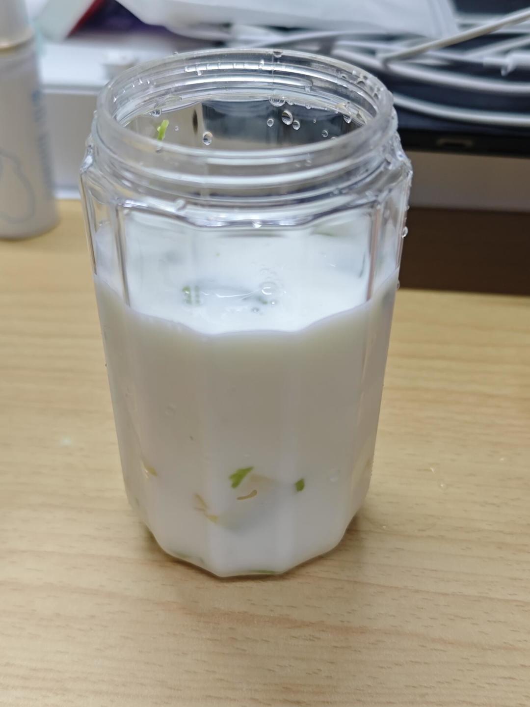 秋天第一杯奶茶被酸奶顶替了：奈雪连开三波、价卷到6块9——对完25杯热量账、70毫升酸奶判例和三条点单路线，今秋这杯怎么喝，都理清了