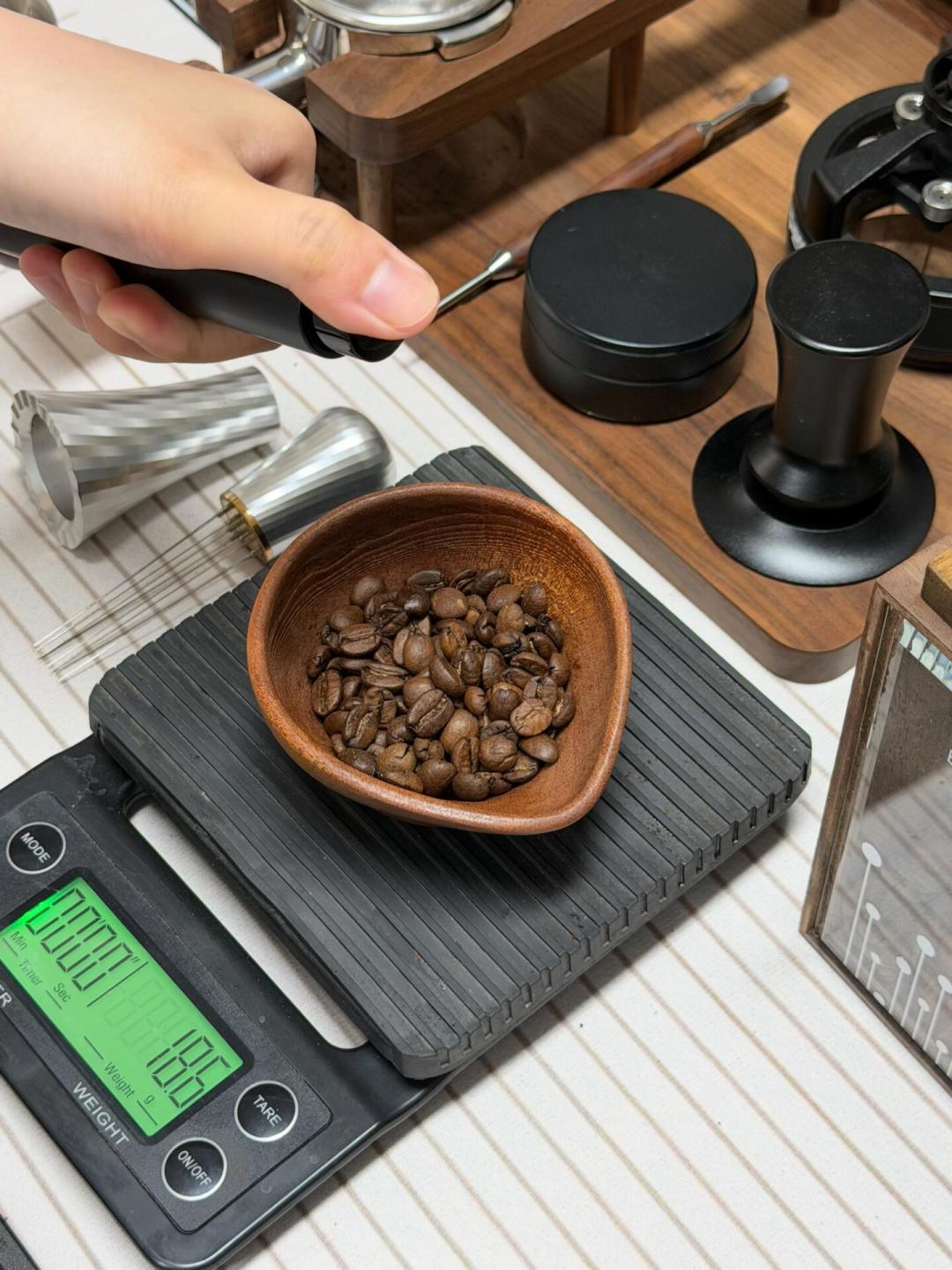 一边是