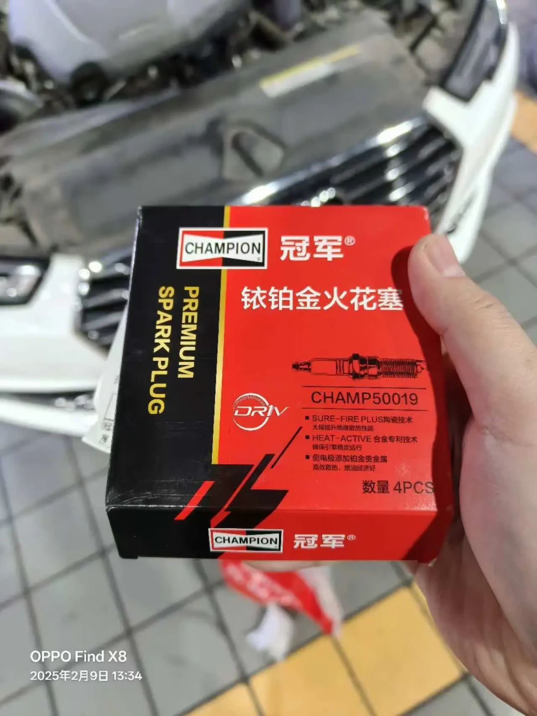 4S店说2万公里必换,网友说开到卖车也不用换,有人翻开手册发现真印着2万:对完10份真实报价、3套手册口径和6起击穿假货实录,入秋冷启动前我把火花塞拆成三本账