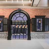 穿牛仔裤的男生变少了，600条裤子视频被收藏2927次：扒完Lee财报和评论区，秋天买裤子先把三笔账算完